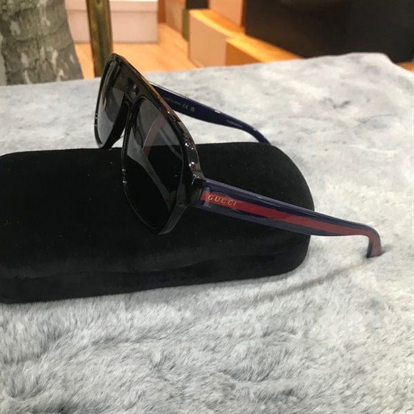 Kính đen GG gọng phối xanh đỏ KG+