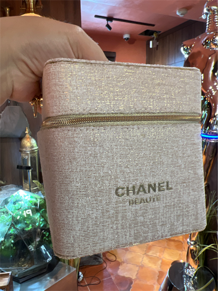 Túi Chanel cốp trắng KG +