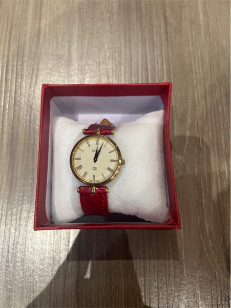 Đồng hồ GC dây da rắn đỏ lòng trắng KG+