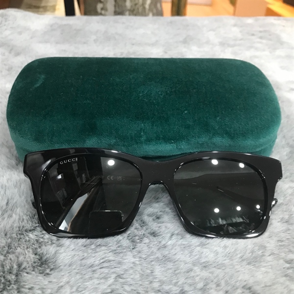 Kính đen GG gọng đính đá KG+