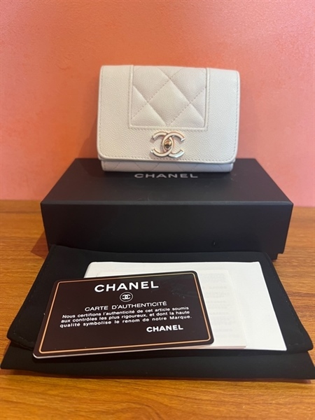 Ví Chanel màu trắng KG+