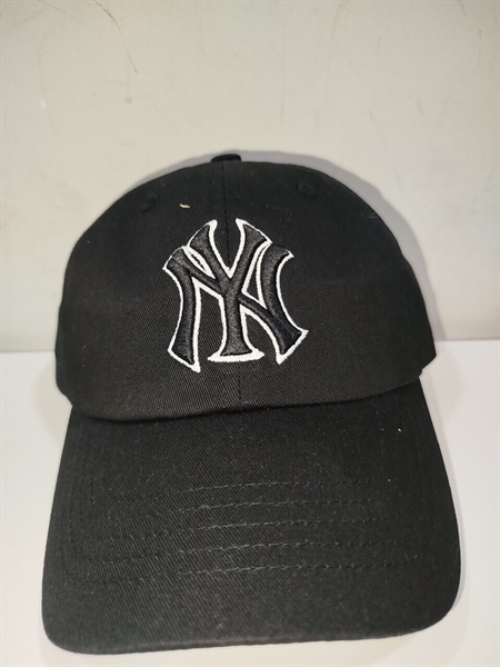 Nón Đen NY Chữ Đen KG+