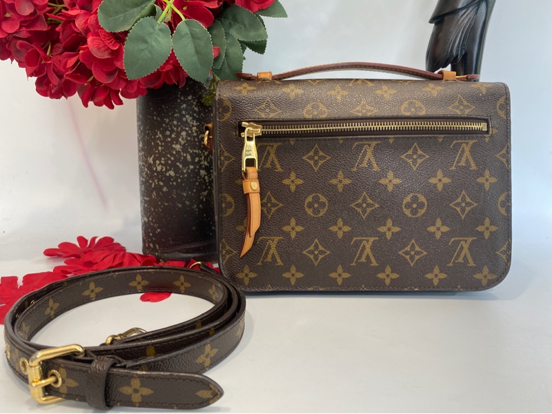 Túi LV Metis khóa vàng