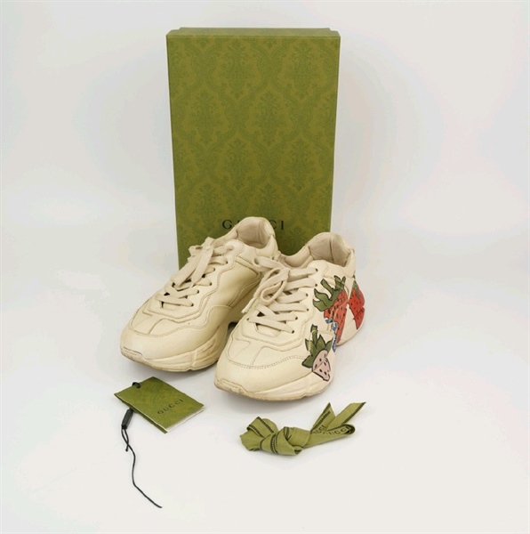 Giày GG hoạ tiết trái dâu KG+