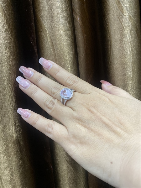 Nhẫn Trắng Gắn Đá Hồng KG+