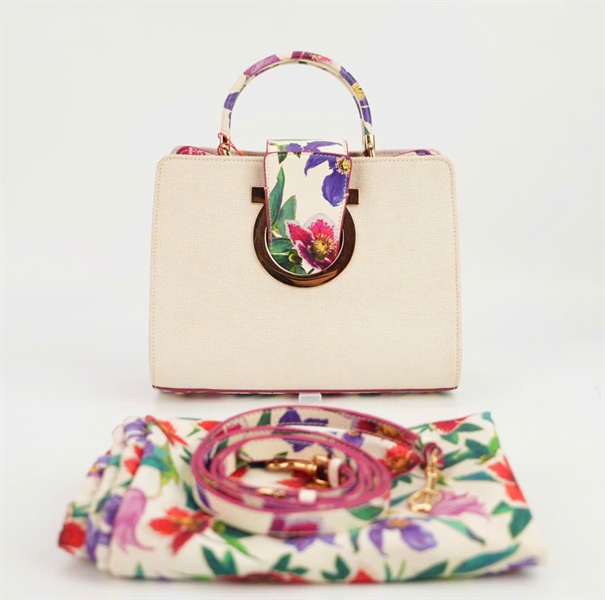 Túi Salvatore trắng phối hoa size 22 +