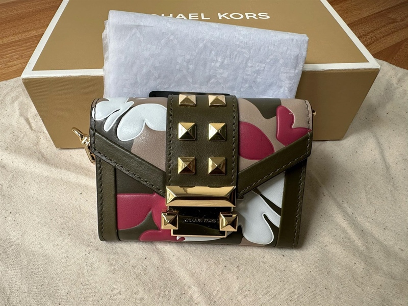 Túi MK cầm tay mini đinh vàng KG+