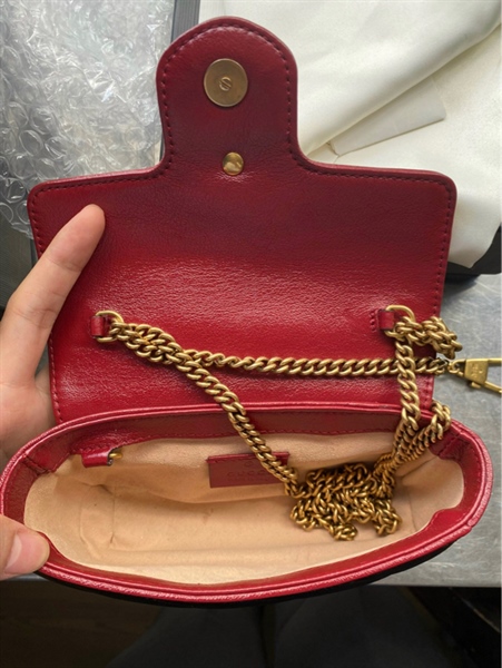 Túi Gucci viền da đỏ