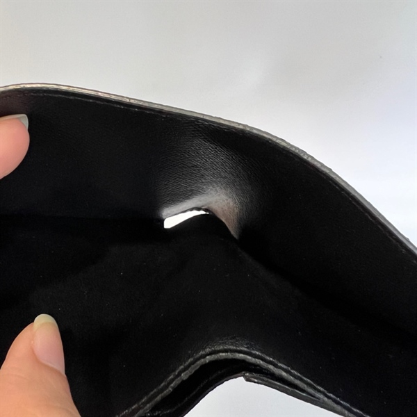 Vi LV nam màu đen KG+