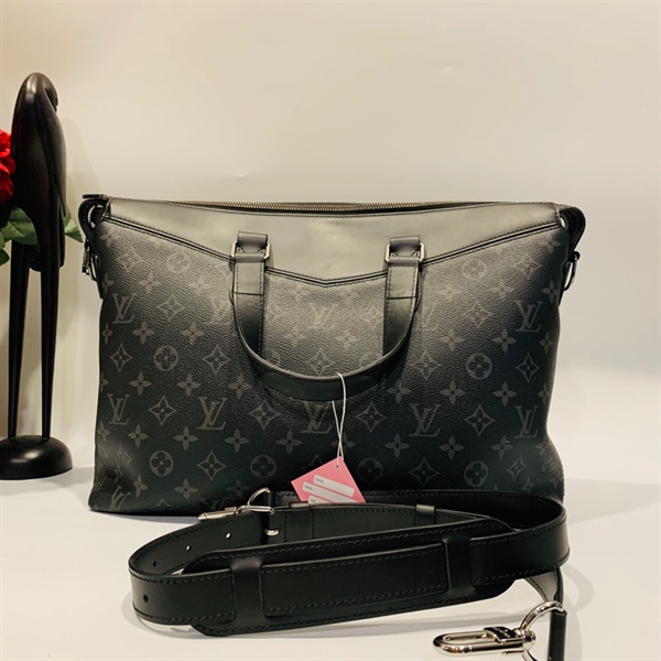 Túi LV viền tam giác