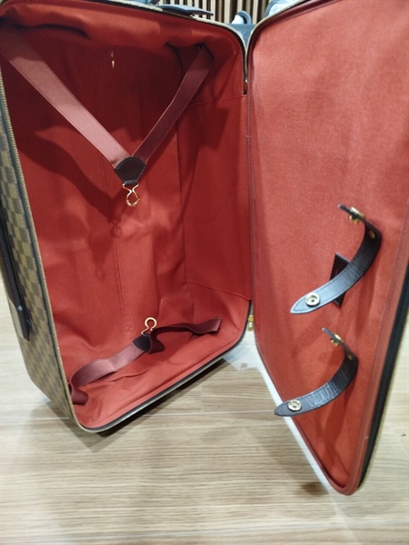 Vali LV Ô Vuông Kèm Charm+