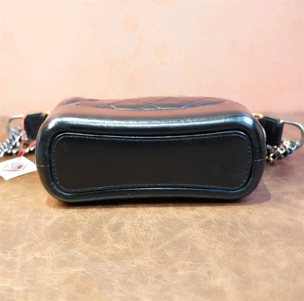 Túi Chanel màu đen+