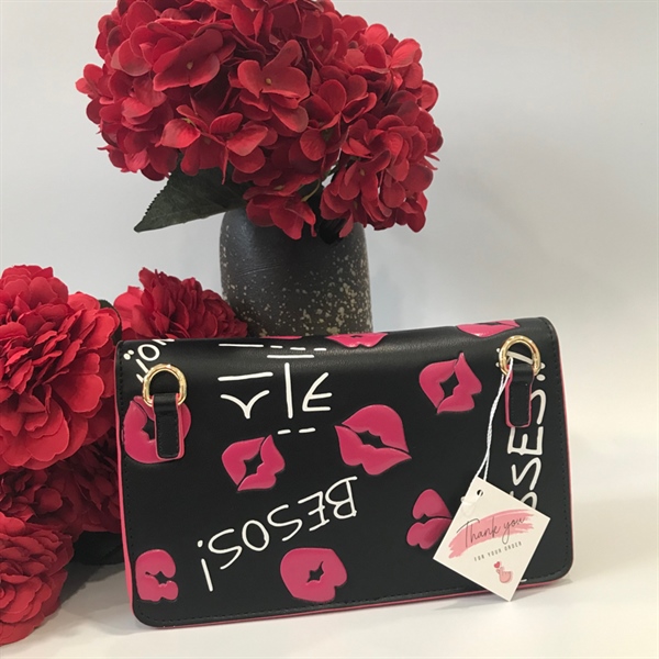 Túi love moschino môi