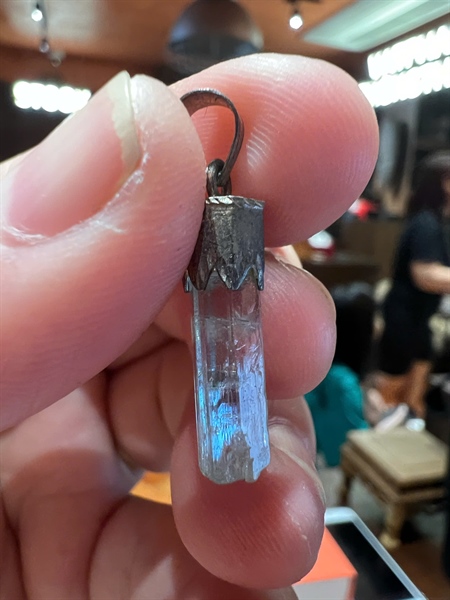 Mặt dây chuyền trụ thạch anh xanh +