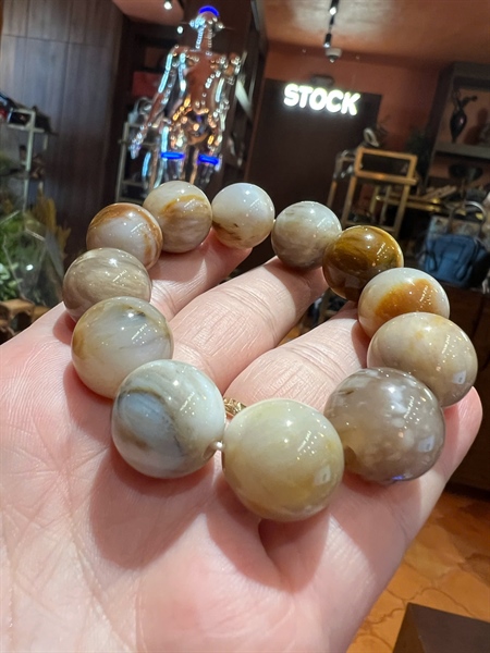 Vòng tay phong thuỷ gỗ hoá đá +