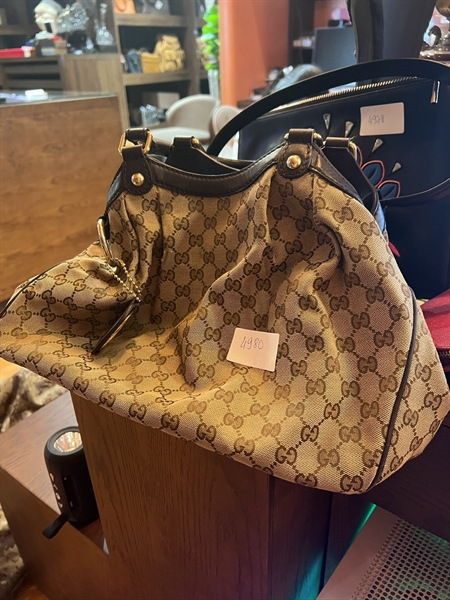 Túi GG xách tay có charm TB+
