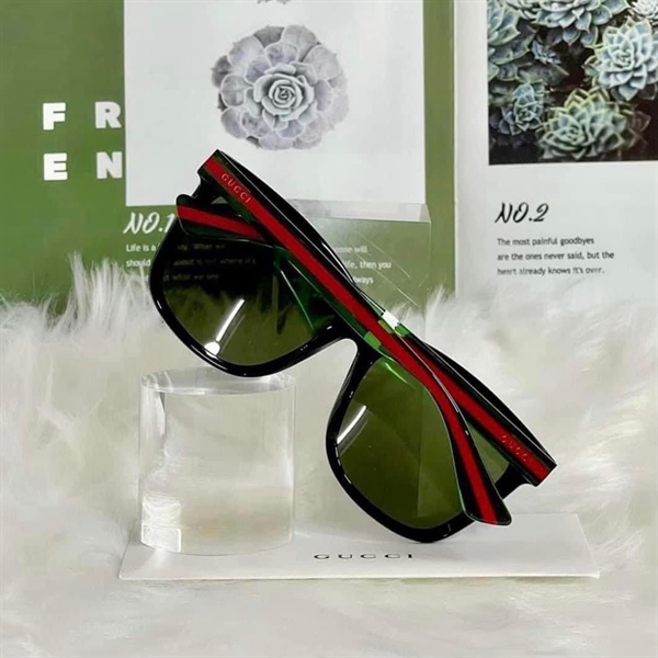 Kính Gucci gọng xanh đỏ KG+