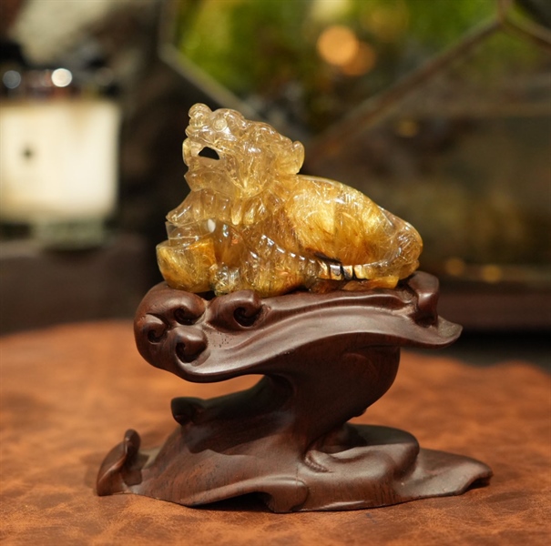 Cụ Long Quy thạch anh tóc vàng 532942 +