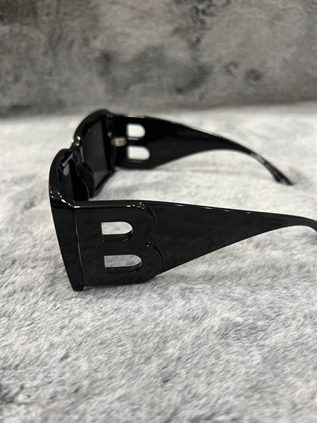 Kính Burbery đen +