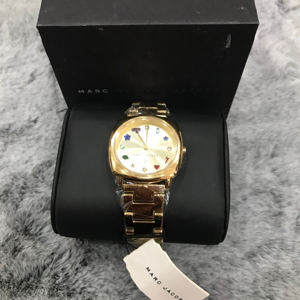 Đồng hồ Marc Jacob vàng số đính họa tiết+