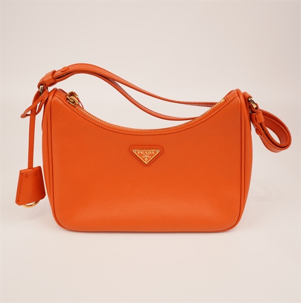 Túi Prada kẹp nách vân cam KG+