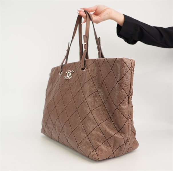 Túi Chanel màu nâu +