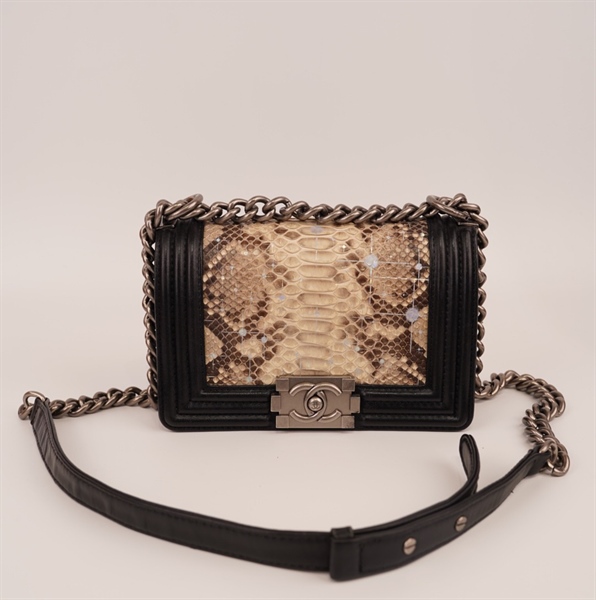 Túi Chanel Boy da trăn viền đen ++