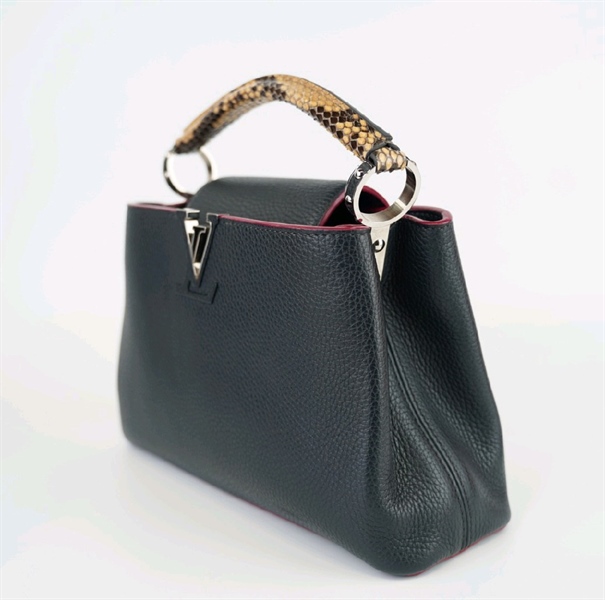 Túi LV capu đen quai trăn lòng hồng+