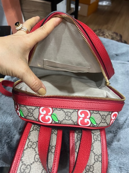 Balo GG viền đỏ chữ gc đỏ +
