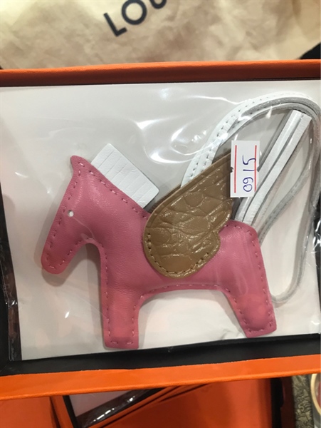 Charm Ngựa Hồng Trắng+