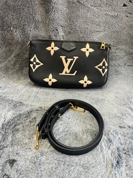 Túi LV kẹp nách đen chữ nổi +