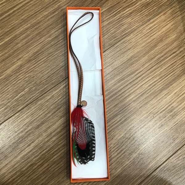 Charm Hermes lông vũ nhiều màu+