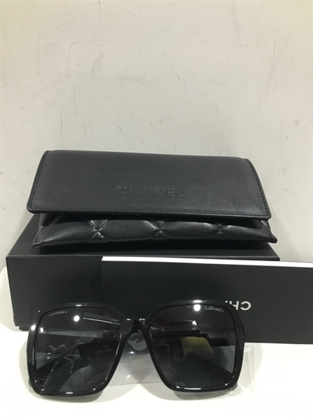 Kính Chanel Đen Chữ Trắng+