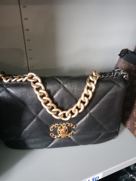 Túi Chanel xích vàng +