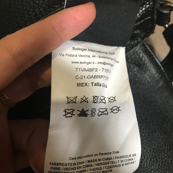 Túi versace đen khoá bông vàng KG+