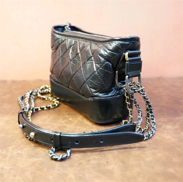 Túi Chanel màu đen+