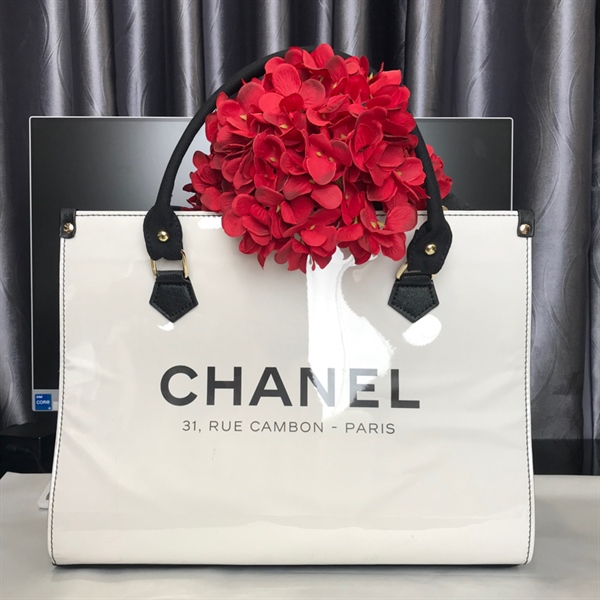 Túi Chanel trắng lớn