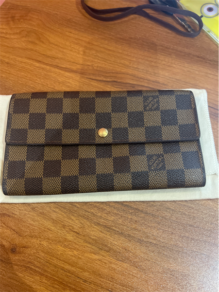 ví LV gập 2 nâu ô vuông +