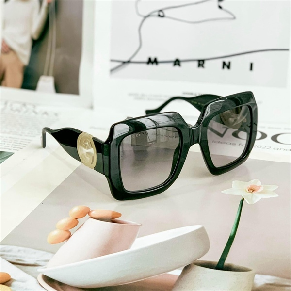 Kính Gucci đen bự KG+