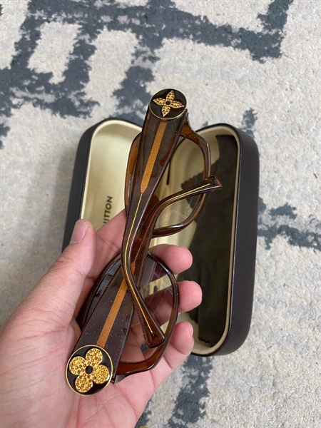 Kính LV Vàng Đen+