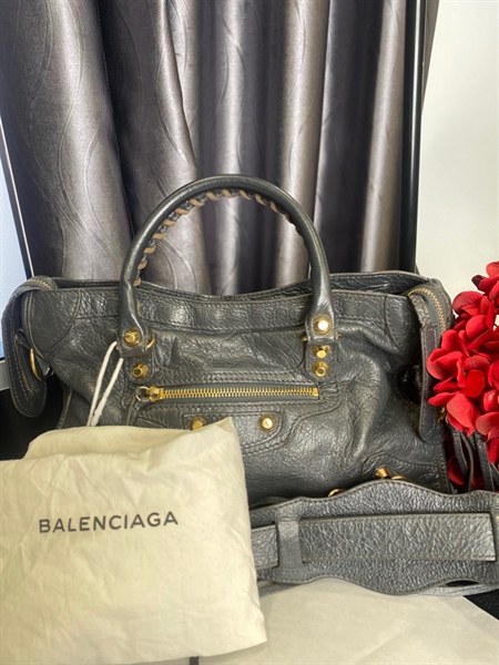 Túi xám Balenciaga