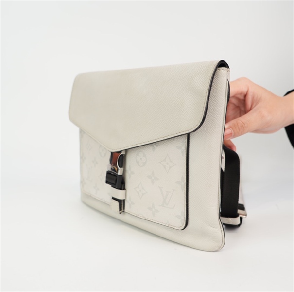 Túi LV đeo chéo màu trắng TB+