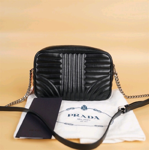 Túi Prada đen +