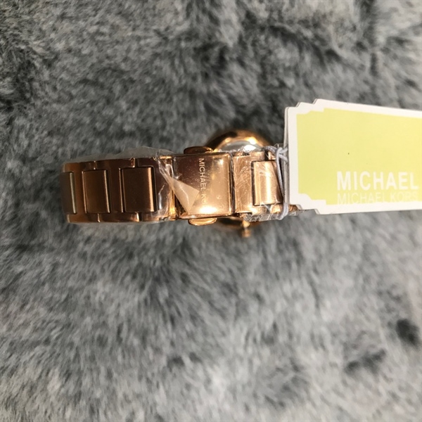 Đồng hồ MK màu vàng hồng mặt đính đá+