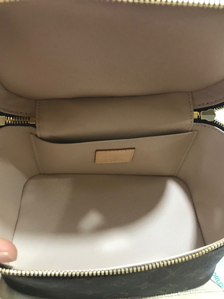 Túi Vanity LV Hoa Nâu KG+