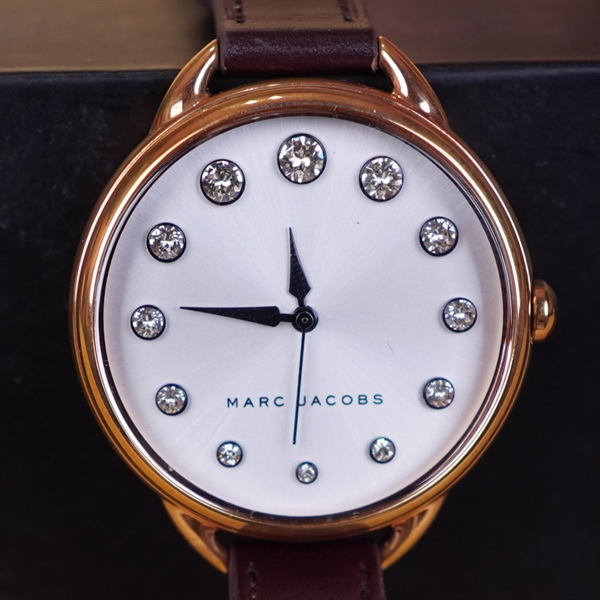 Đồng hồ nữ Marc Jacobs dây da nâu KG+