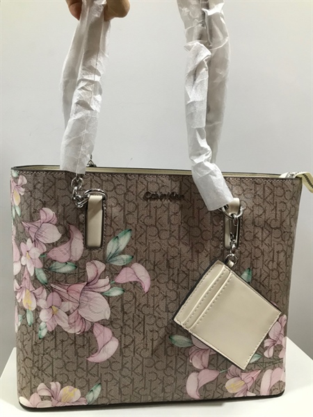 Túi CK Xám Họa Tiết Hoa Kèm Charm KG+