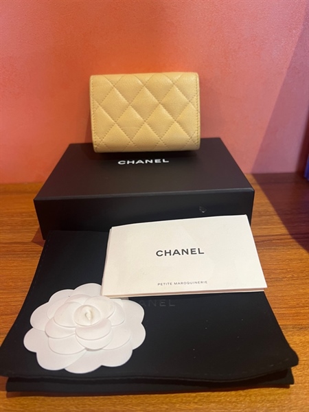 Ví Chanel nắp vuông vàng +