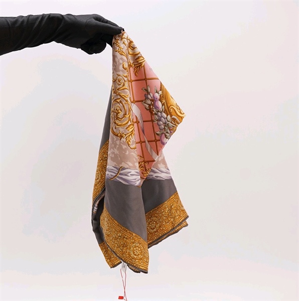 Khăn Dior màu vàng KG+