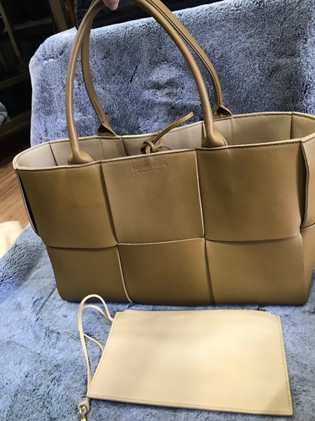 Túi Tote Bottega màu vàng nâu KG+